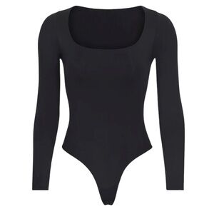 Skims Essential Long Sleeve Scoop Neck Black Size 4X Thong Lightweight Raw Cut